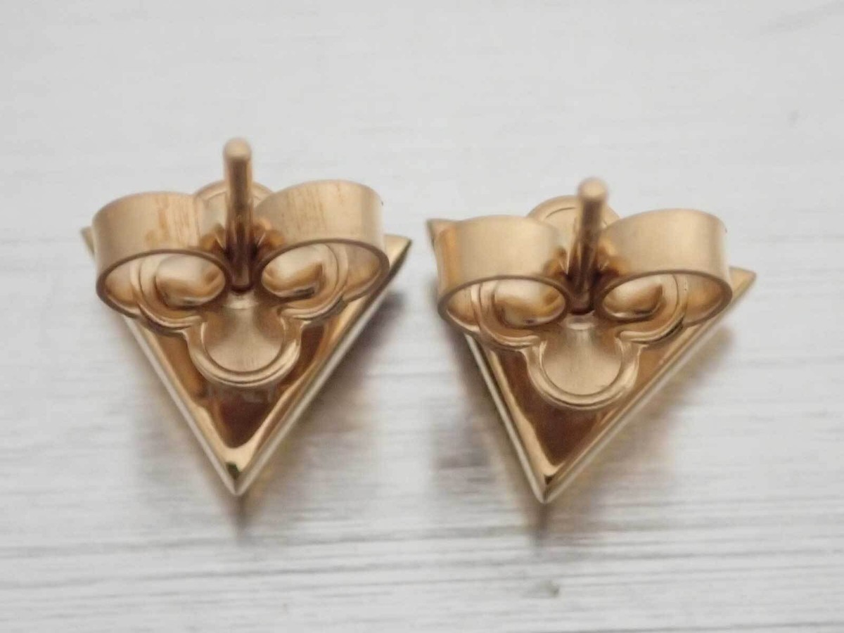 Louis Vuitton classic V earrings gold