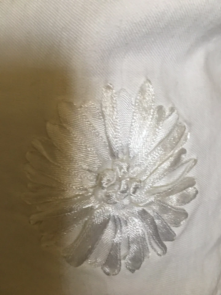 ALMOHADA DECORATIVA KATE SPADE RIBBON BLOSSOM 1 pieza 16" cuadrada blanca nueva con etiquetas hermosa Foto 3 de 4