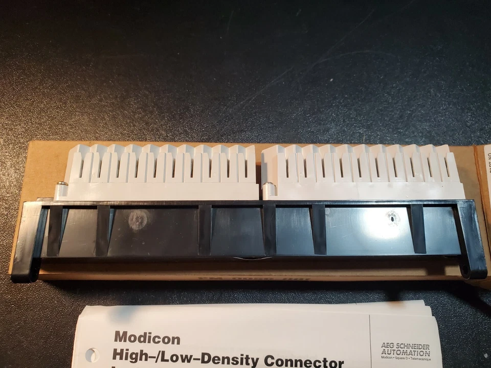 New Modicon AS-8534-000 20pin 800 series low denisty connector - Image 2 of 4