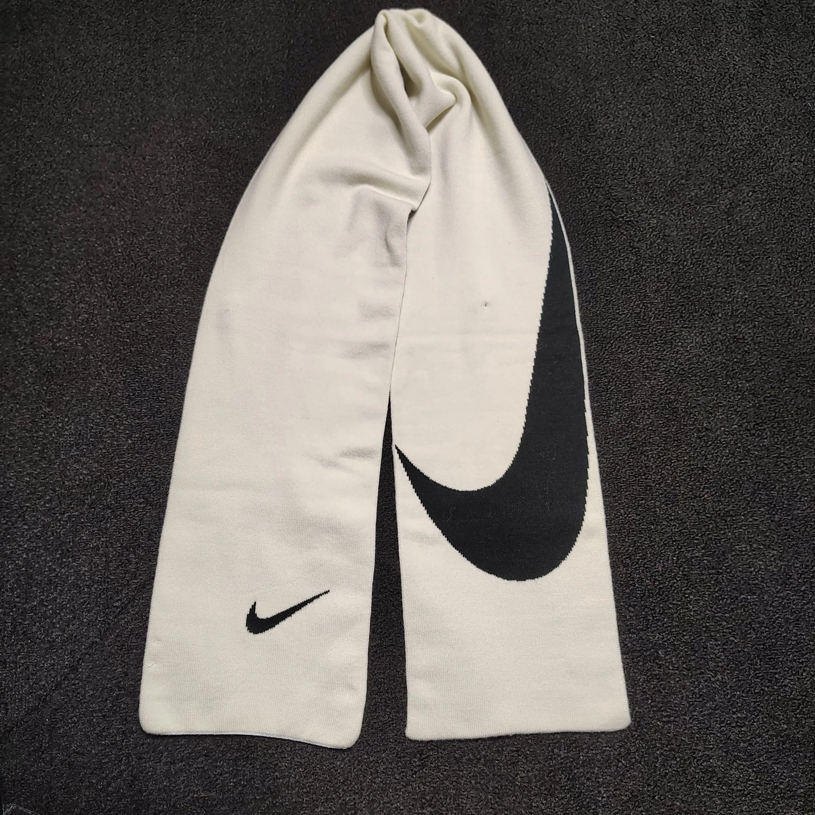 Nike Reversible Swoosh Unisex Scarf Black And Off White One Size Fits All NWOT
