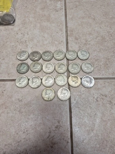 Lot Of 20 Kennedy half Dollars- Post 1964- 40%