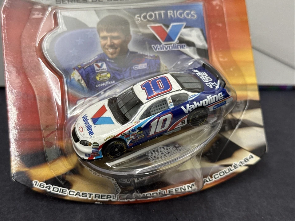 2005 Scott Riggs Valvoline 1:64 NASCAR Racing Champions Collector Series Diecast - Image 2 of 3