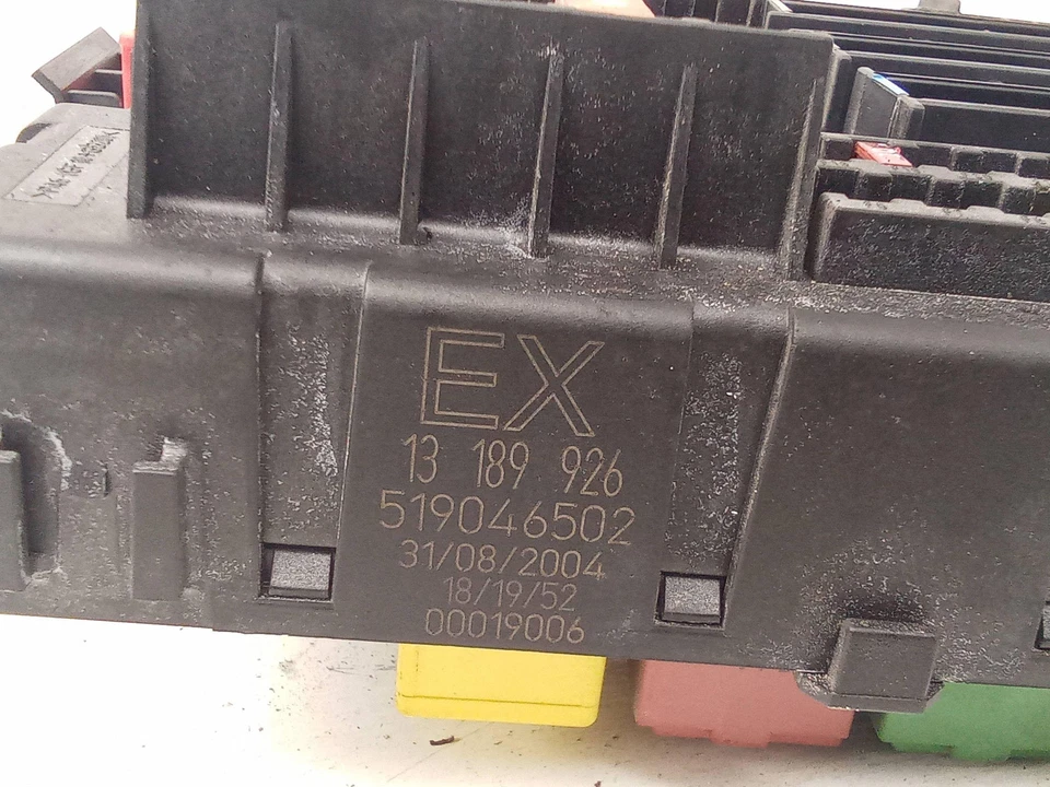 Scatola fusibili Opel Vectra C GTS 13189926 1.9 Diesel 88kw 2004 27651088 - Immagine 4 di 4