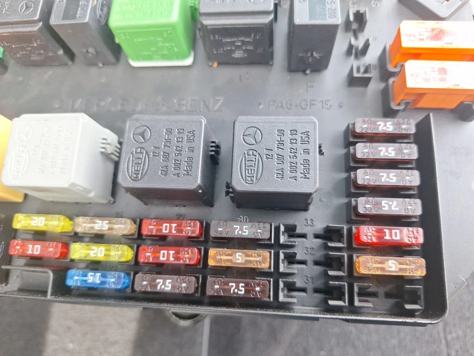 2007-2009 Mercedes-Benz S550 OEM S600 CL550 Front SAM Fuse Relay Box - Image 2 of 4