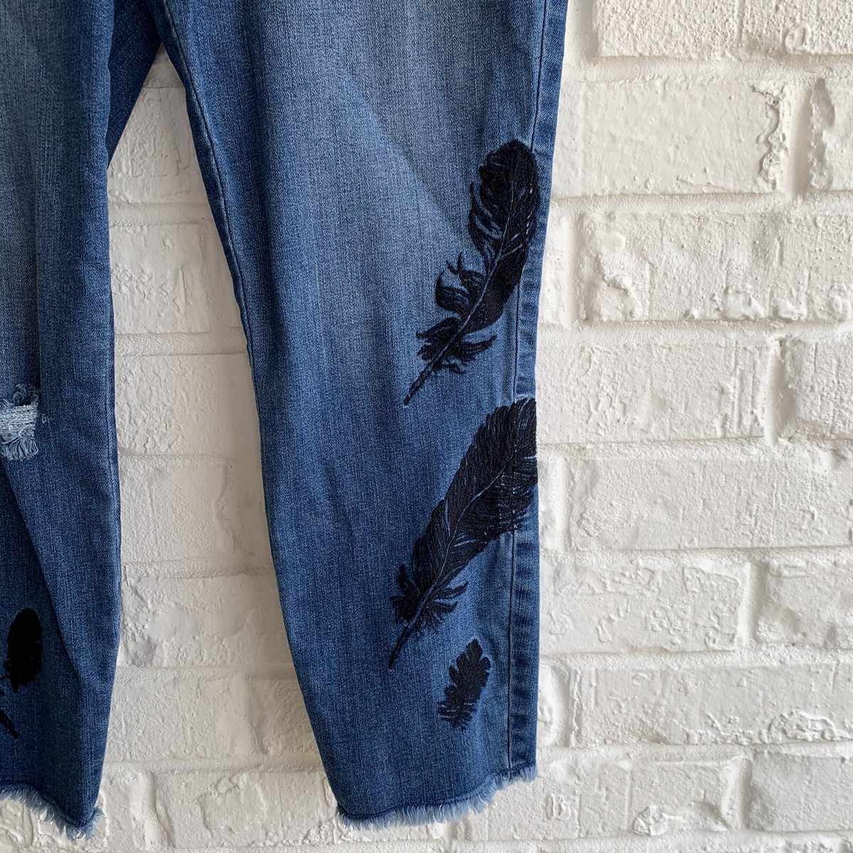 a.n.a Skinny Ankle Jeans Embroidered Embroidered Feathers Raw Hem