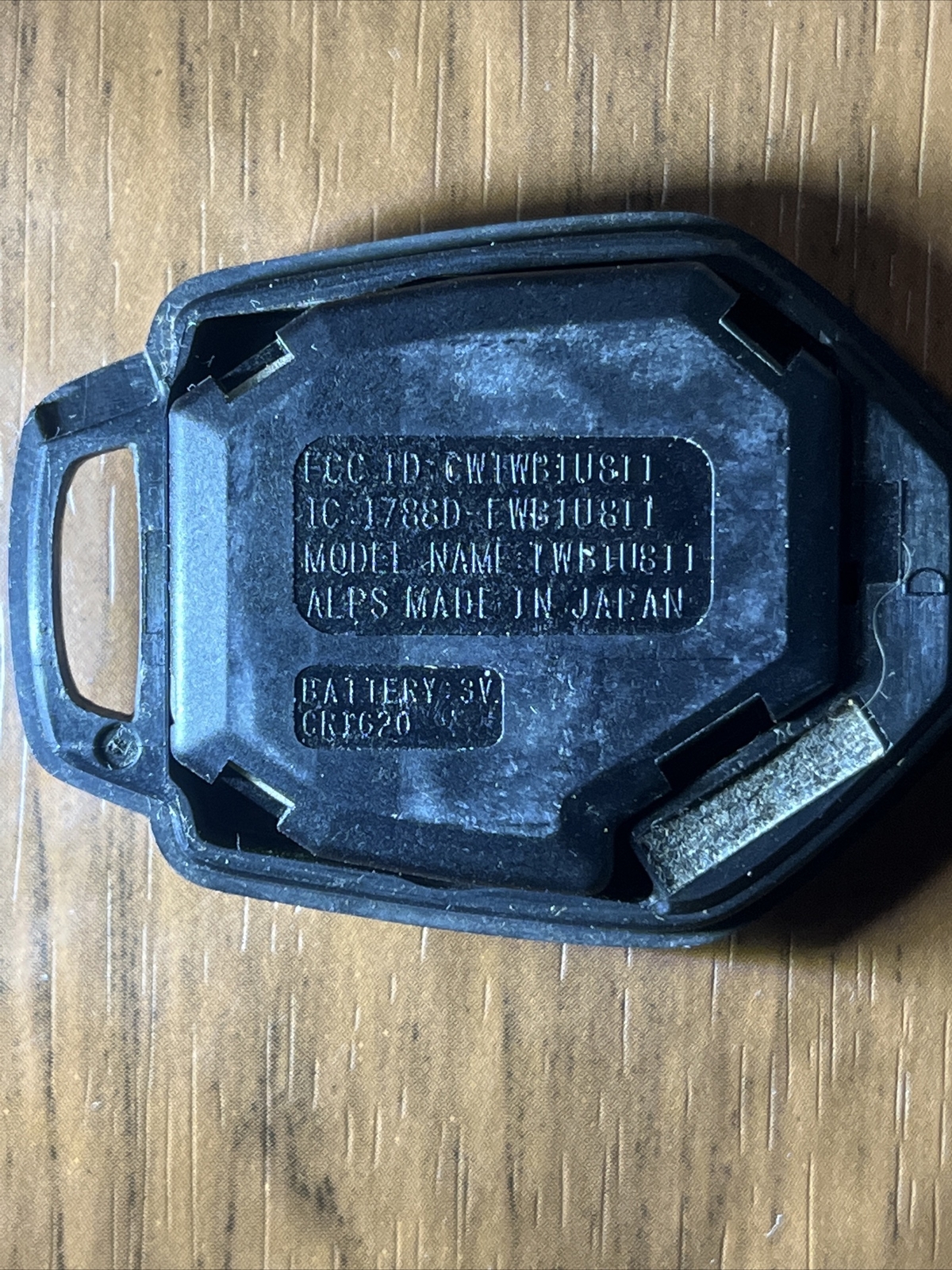 Key Fob Subaru 4 Button Remote Key Combo CWTWB1U811 / 57497-AJ10A / DAT17 Porte Cl&eacute; Femme