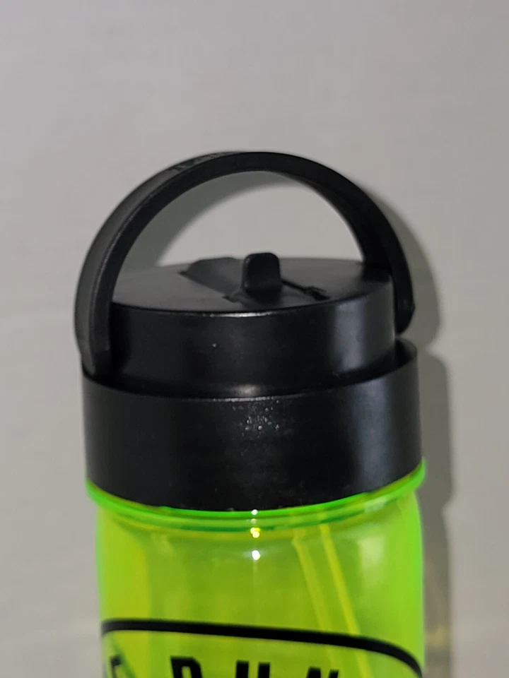 BOTELLA DE AGUA CAMPUS VICTORIA'S SECRET ROSA VERDE LIMA 24 OZ DIRIGIMOS ESTA PLAYA Foto 4 de 4