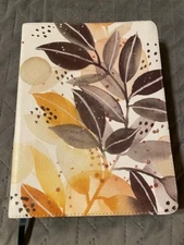 Dayspring Signature Collection by Tyndale (2022, Imitation Leather)