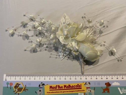 Hair Accessories - White flowers and beads - Picture 2 of 2