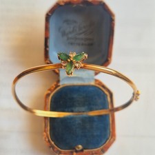 9CT GOLD DIAMOND & EMERALD PATTERNED BANGLE