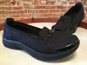 bzees slip on shoes