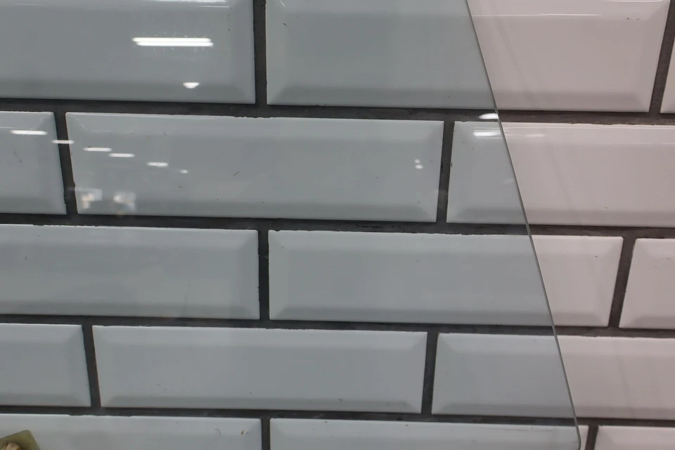 Стекло на окно правой пассажирской двери 1990-1997 Mazda Miata NA - Изображение 3 из 4