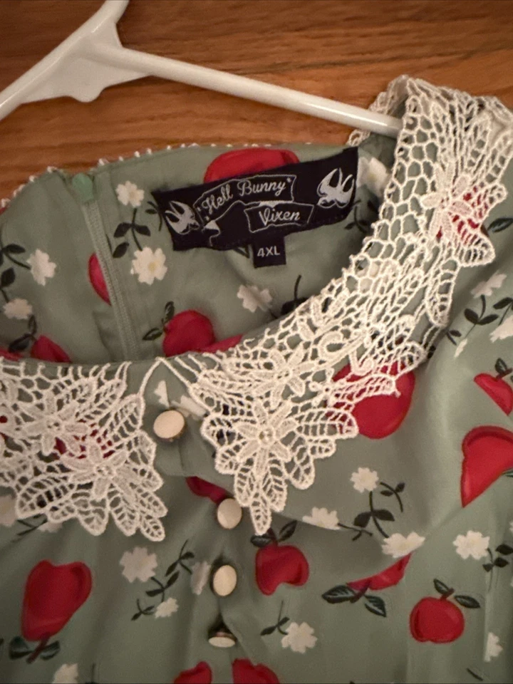 Vestido Vixen Verde Estampado Manzana Hell Bunny Vintage Pinup, Talla 4XL Cuello Encaje Foto 2 de 3