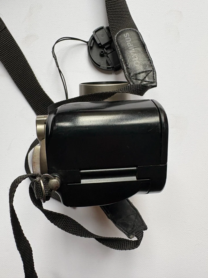 Olympus Digital Camera Camedia C-2040 Zoom 2.1MP Silver UNTested - Image 4 of 4