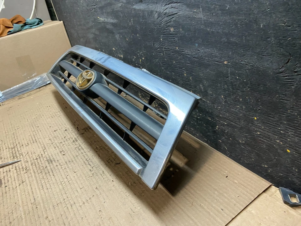 1996 1997 1998 Toyota 4Runner grade dianteira superior fabricante de equipamento original V2520 DG - Imagem 2 de 4