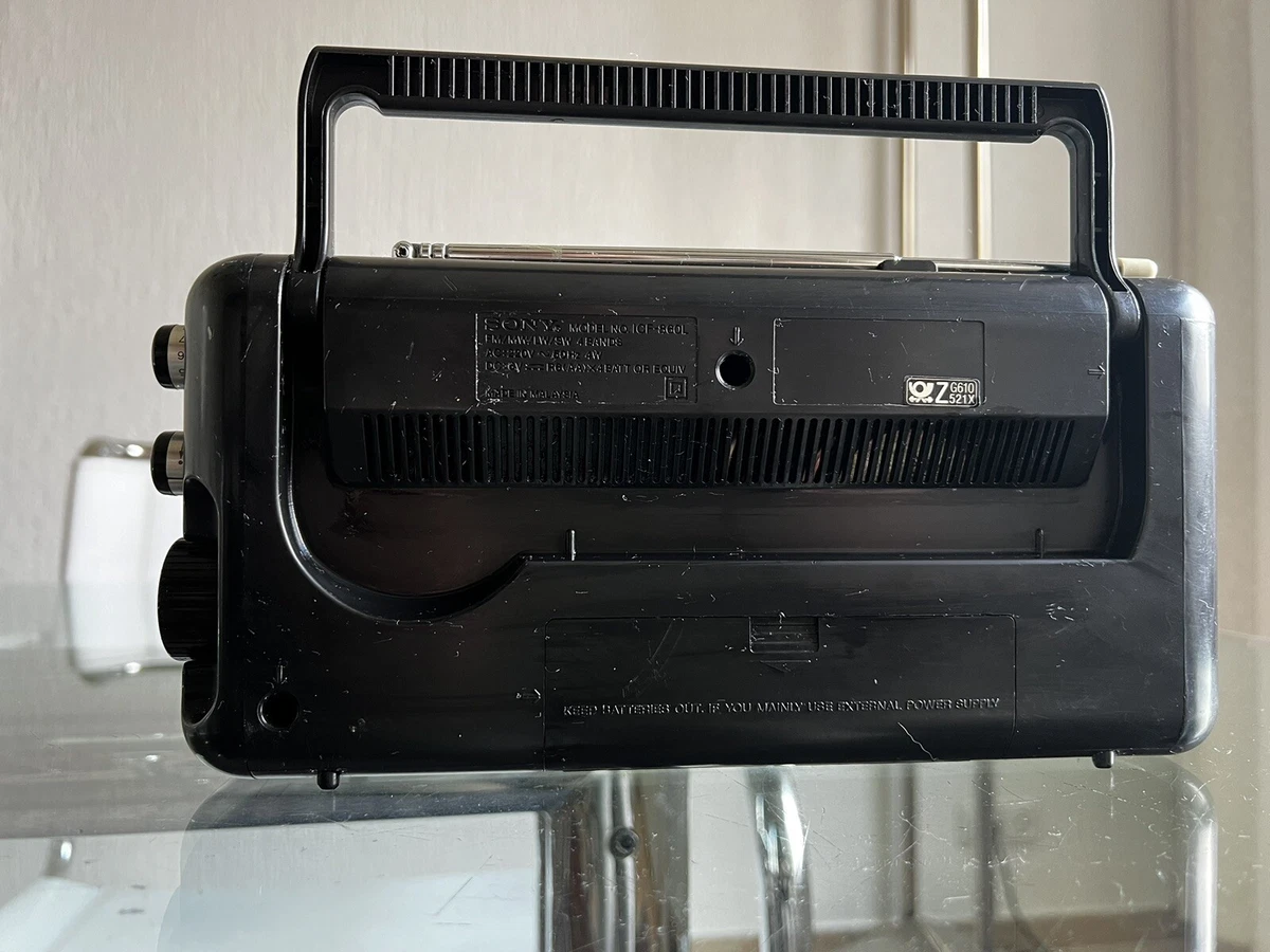 SONY Model No.ICF-860L,funktioniert sehr ,mit einigen kleinen äußerlichen Macken