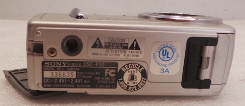 Sony Cyber-shot DSC-P32 3.2MB AA Battery Powered Digital Camera FOR PARTS - Picture 3 of 9