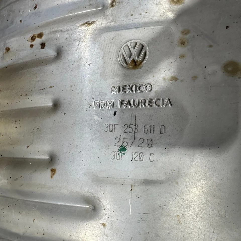 Conjunto de tubo de escape y silenciador Volkswagen Atlas 2021 OEM Foto 4 de 4