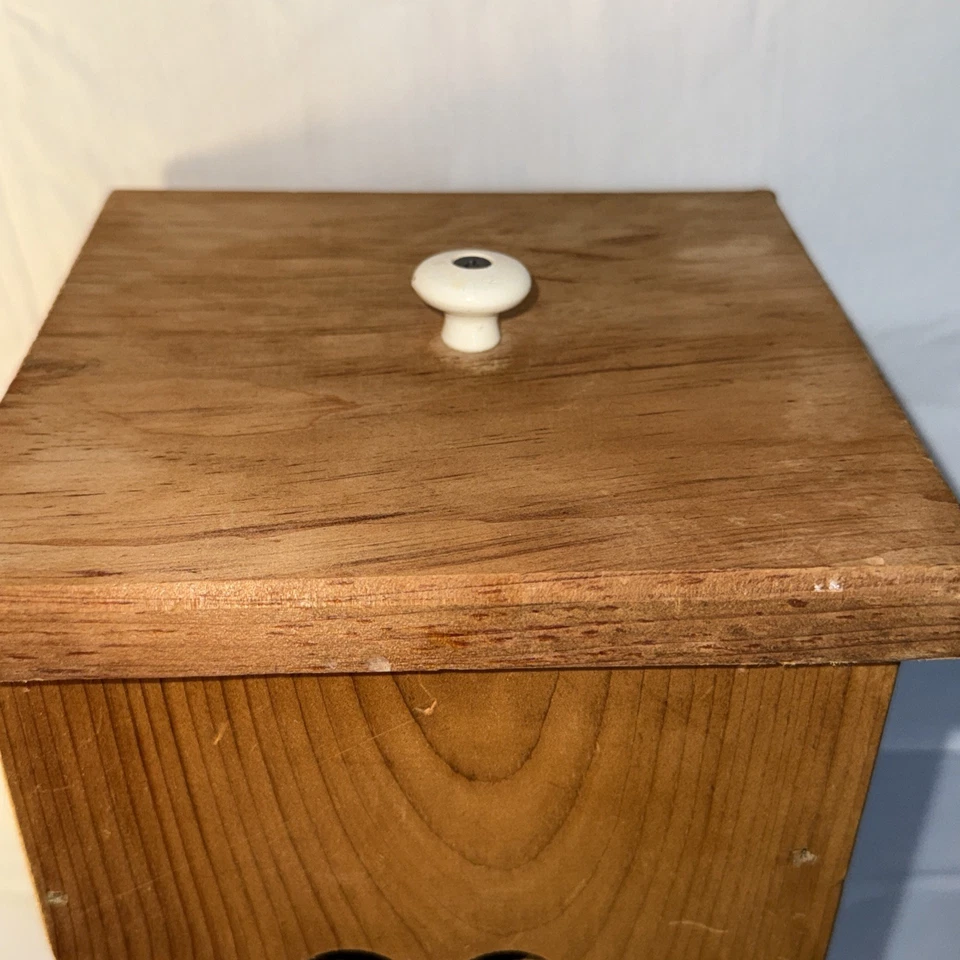 Soporte de papel higiénico vintage hecho a mano de madera maciza recortado en corazón núcleo de cabaña Foto 4 de 4