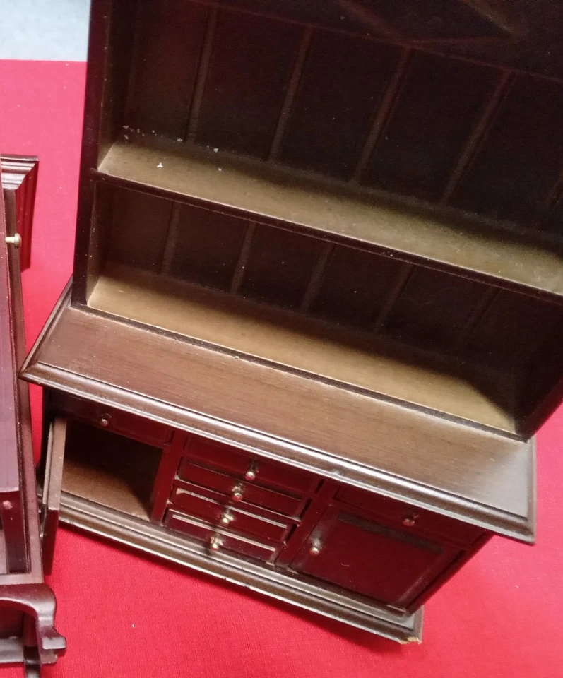 1 pezzo credenza con ante e cassetti noce Casa delle Bambole 1:12 - Immagine 3 di 3