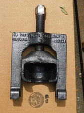 Tiger Tool Mark 1 U Joint Puller for class 7 and 8 trucks and machinery