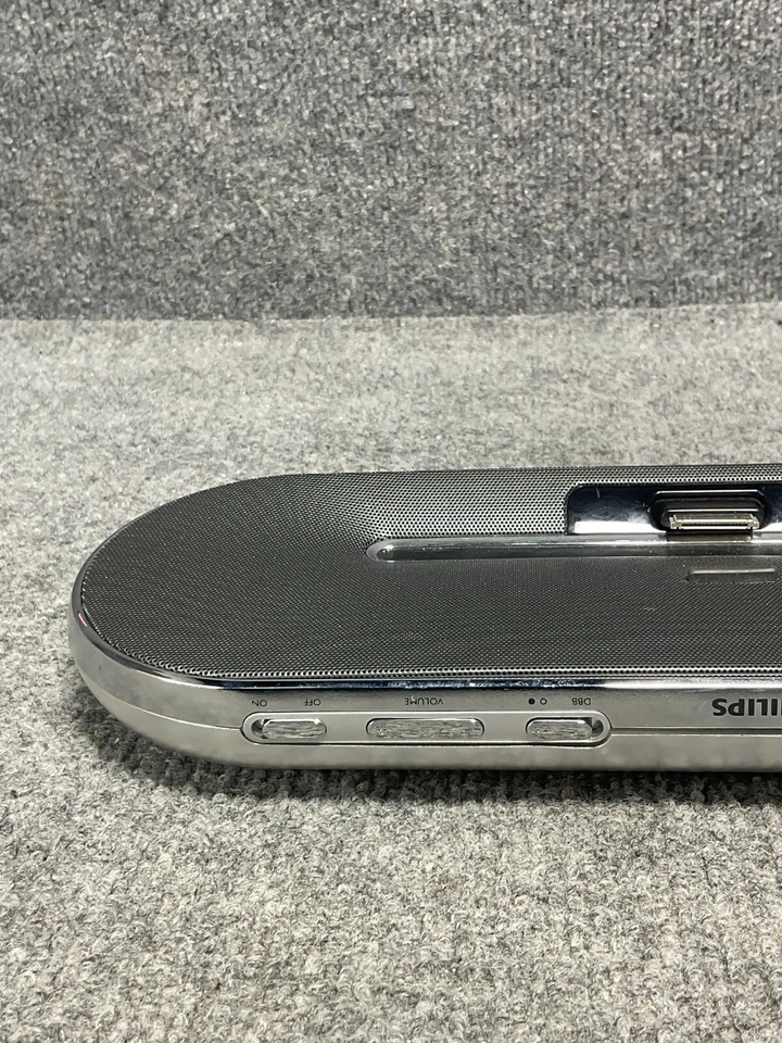 Philips DS7550/37 Docking Speaker 🎵 Portable Rechargeable w/ Dock & AUX - Image 3 of 4