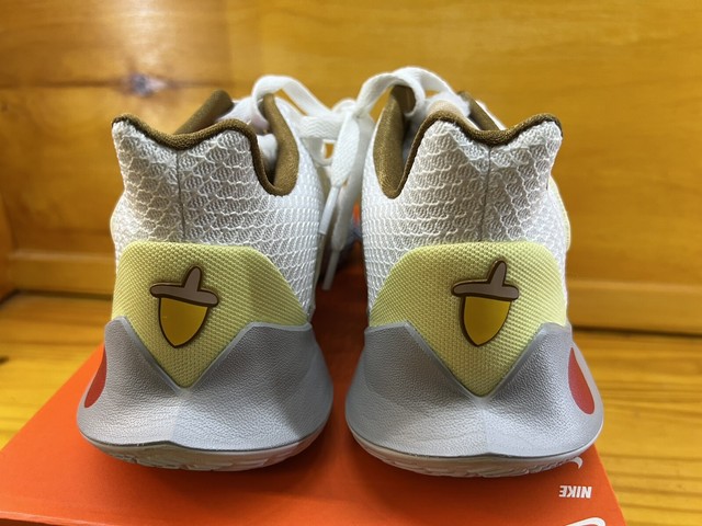 Size 9.5 - Nike Kyrie Low 2 x SpongeBob 