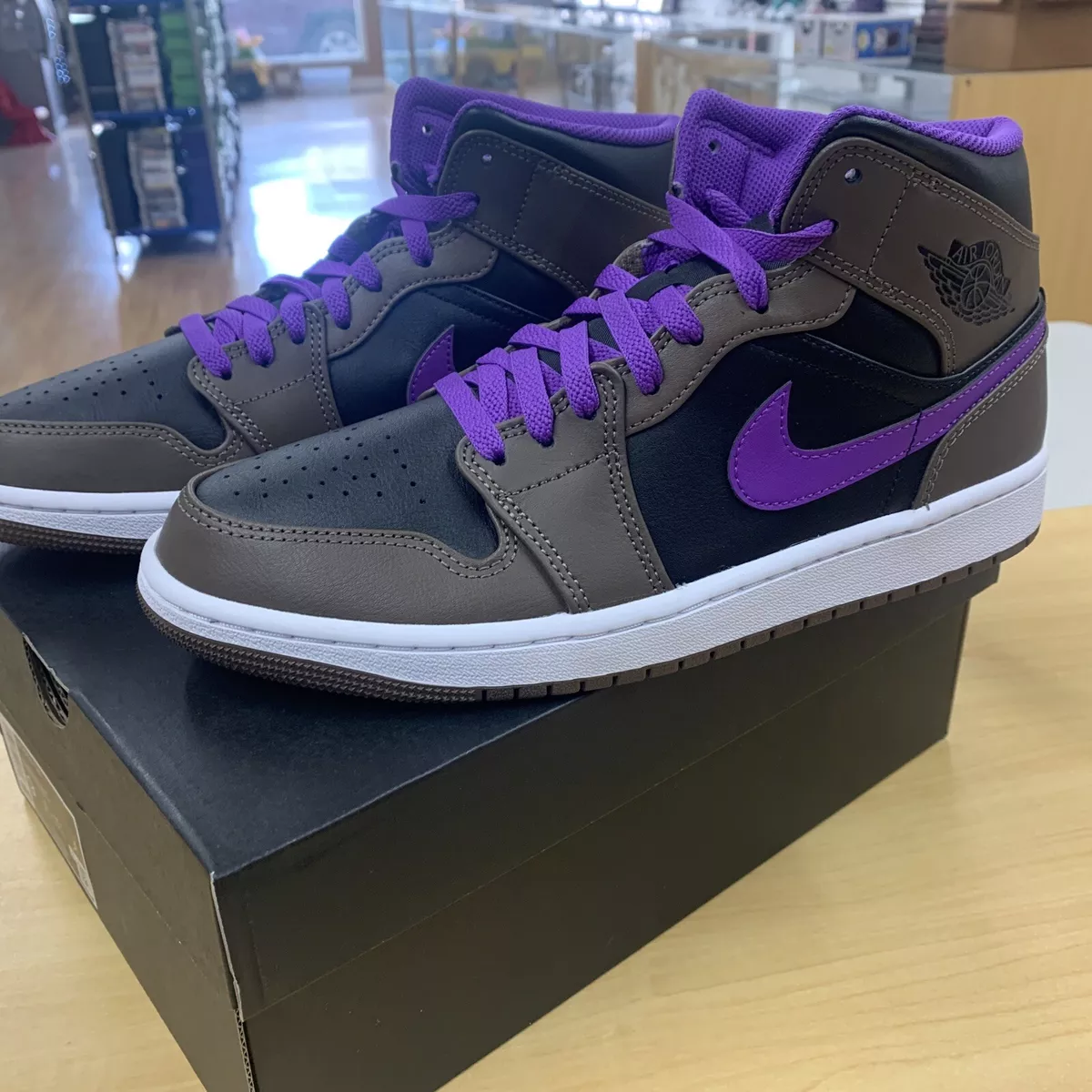 Purple jordan hotsell 1 mid