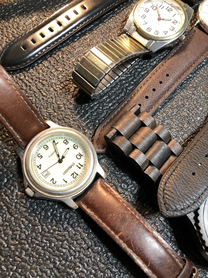 Lote de (21) relojes Timex Q, Armitron, Embajada, Carro piezas de reparación no probadas para hombre Foto 3 de 4