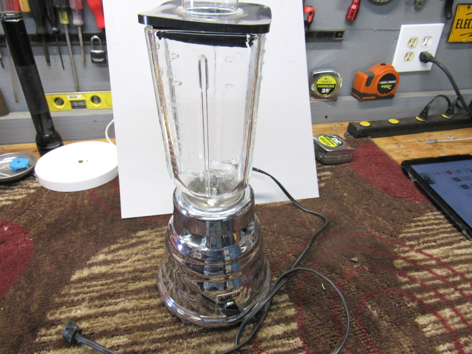 Vintage Osterizer Beehive Classic Blender - Chrome and Glass - 4 Cup Capacity
Opens in a new window