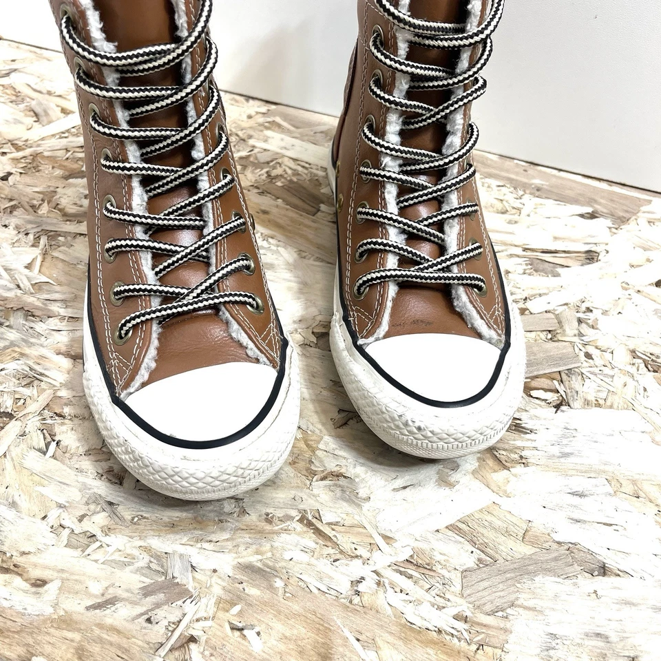 Botas altas forradas de cuero Converse para niños marrón niños niñas talla 12, se adapta a la talla 10-11 Foto 2 de 4