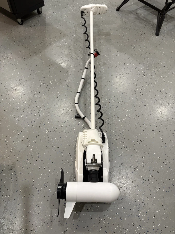 Minn Kota Riptide 112 Ulterra 72" Shaft Auto Deploy  - Image 2 of 4