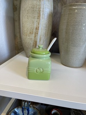 Le Creuset Mini Grün Sauce Gewürzglas Topf mit Servierlöffel Deckel Frankreich