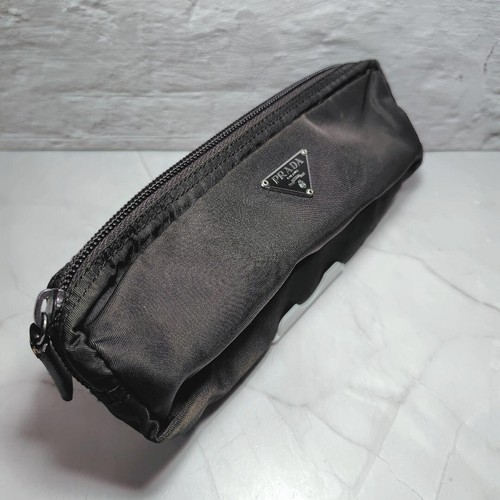 Astuccio portamatite Prada nylon cachi scuro triangolo logo Prada usato Giappone