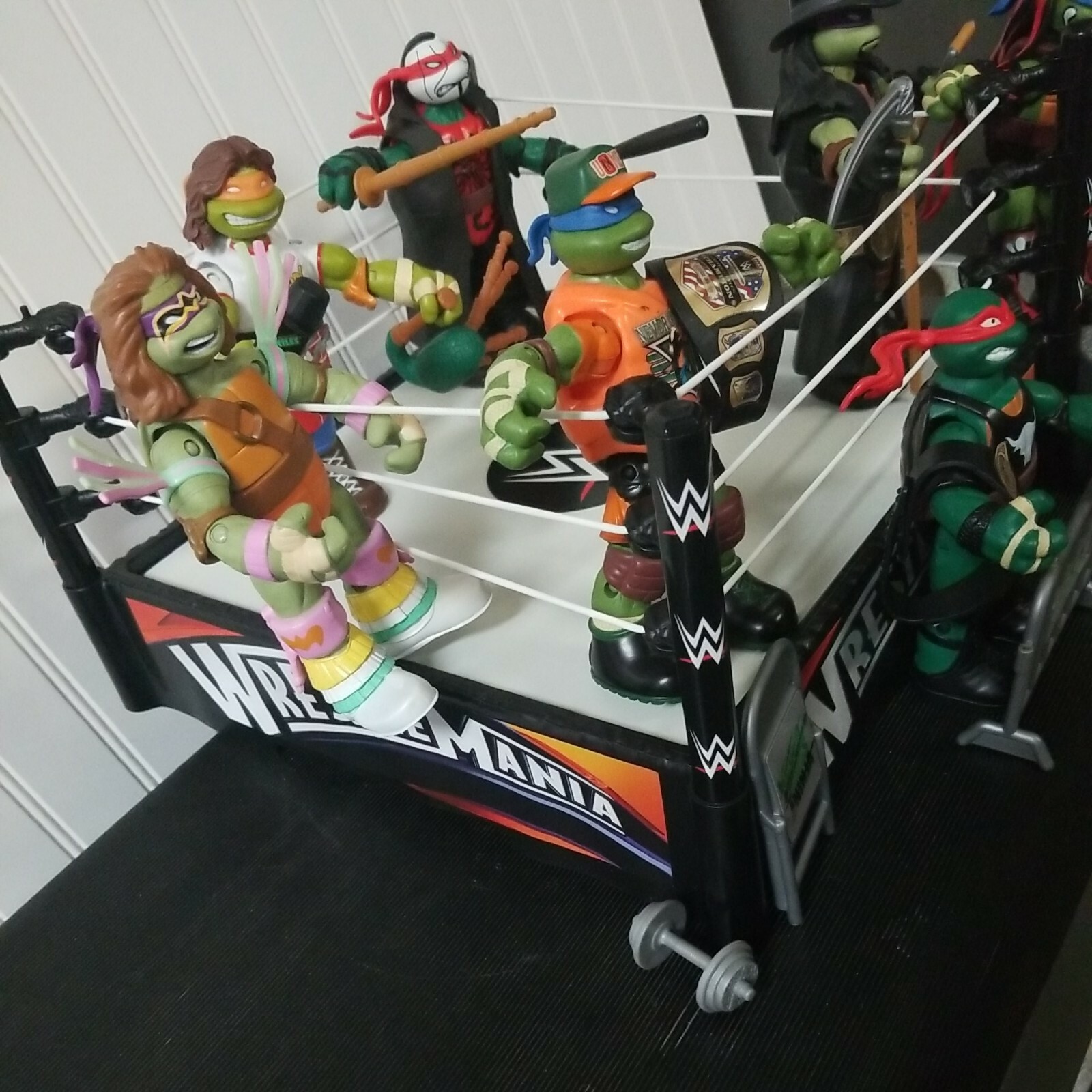 Teenage Mutant Ninja Turtles WWE Superstars Set of 7 Figures with wwe ring. 