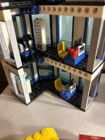 LEGO City Builds Capital City 60200 Museum Hotel Police 60141 Bank 60140 Cars