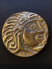 Monnaie gauloise, statère en or des Parisii , superbe médaille en bronze 68mm