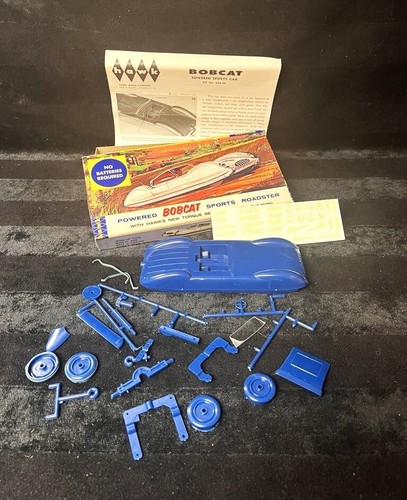 1962 Hawk Powered Bobcat Sports Roadster Kit No. 633-60 ~ 1:32 Scale