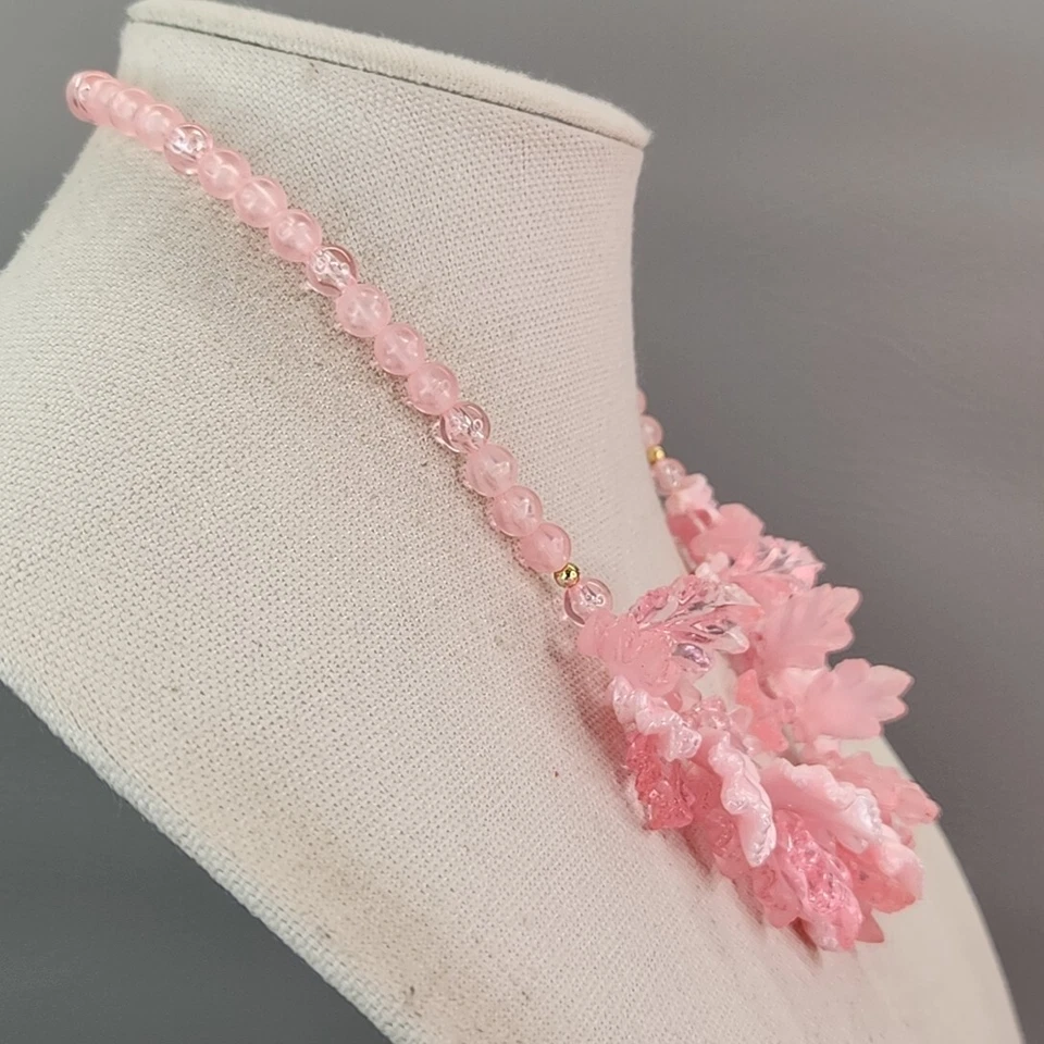 Collar Hoja Acrílico Babero Cuelga Rosa Esmerilado Transparente Perlado 19" Lucite Foto 3 de 4