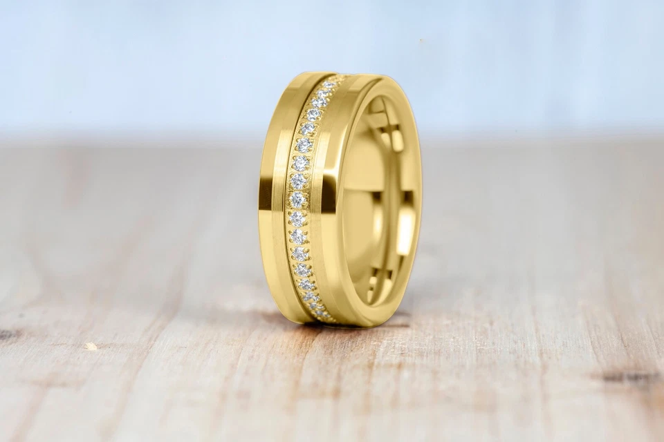 Anillo de tungsteno de eternidad cepillado centro amarillo incrustación anillo de boda para hombre alianza para hombre Foto 4 de 4