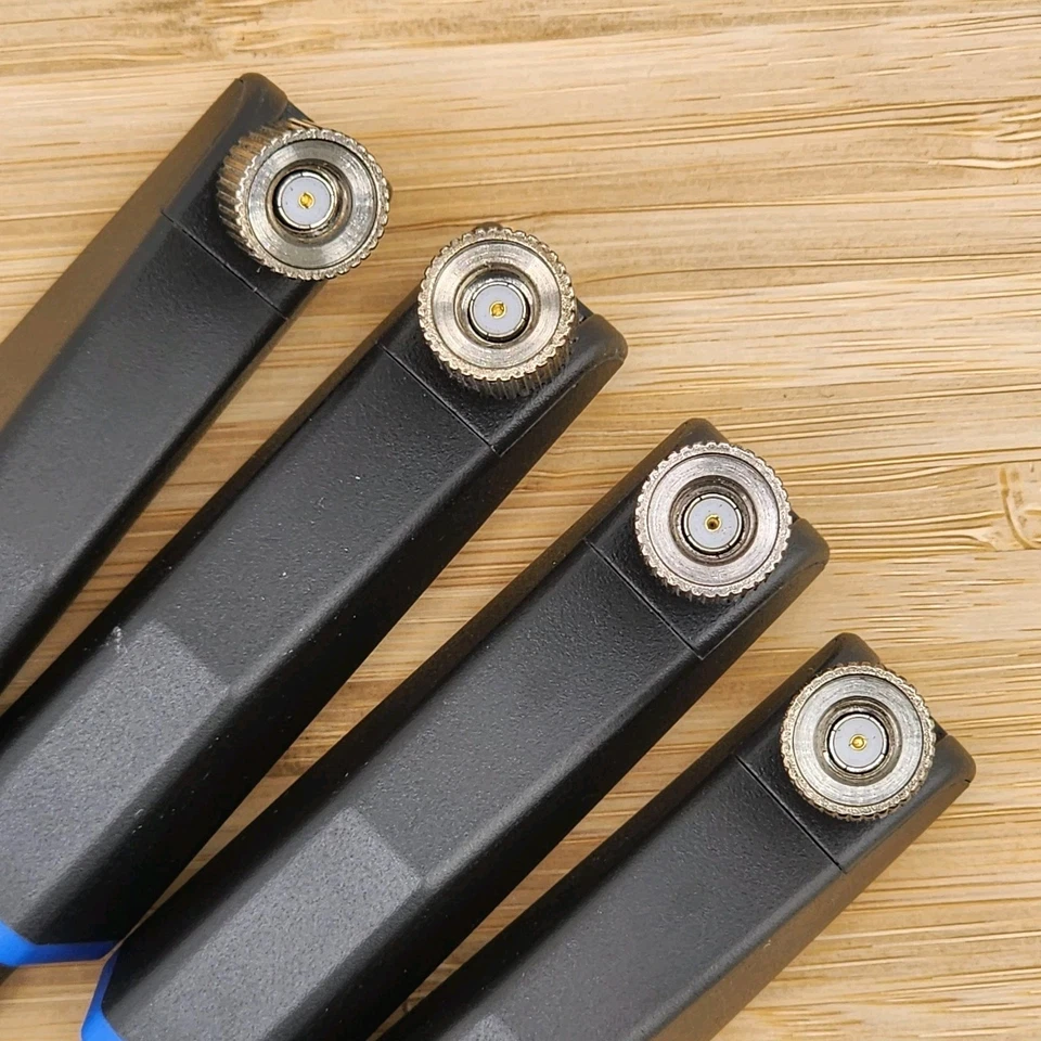 Linksys WRT004ANT Omni Directional Dual-Band 4-Pack High Gain Antenna - Image 3 of 3