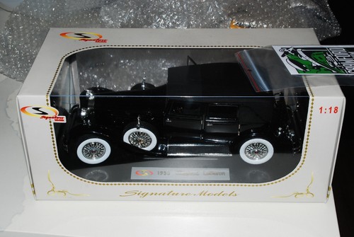 Road Signature 1/18 Diecast 1930 Packard LeBaron - Black