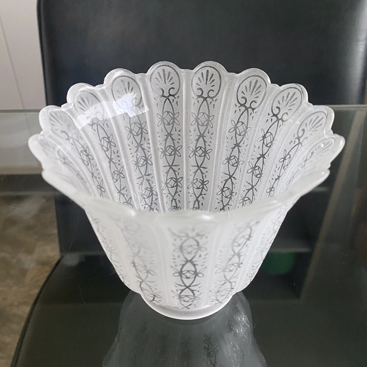 Scalloped glass lamp shade online