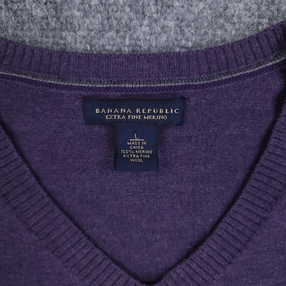 Suéter Banana Republic Para Hombres Grande Púrpura Extra Fino Lana Merino Cuello en V Pullover Foto 4 de 4
