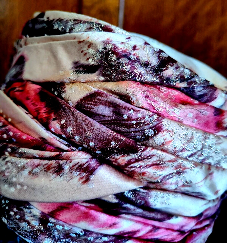 De Colección Cloche Moda Sombrero Rosa Floral Satinado 1900-1930 Plisado Hecho en Unión con Etiqueta Foto 3 de 4