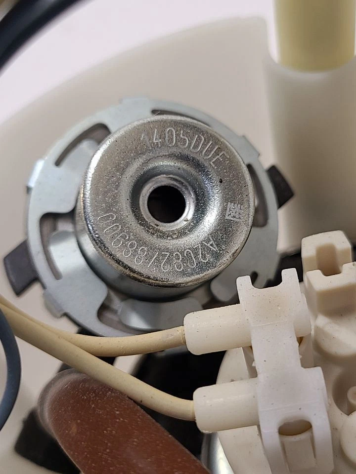 2014-2022 JEEP CHEROKEE Fuel Pump Assembly 3.2L FWD 68084384AC Foto 3 de 4