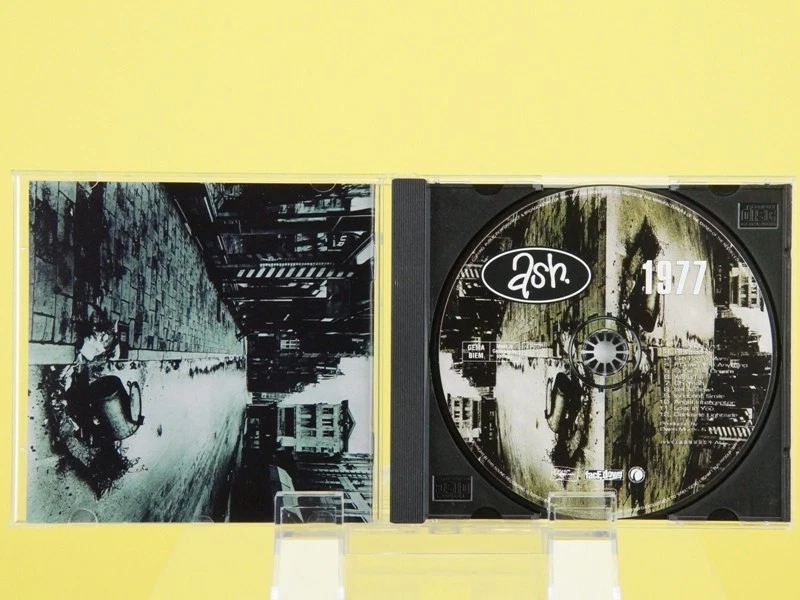 ash. - - - - - - - - - - 1977 - Bild 3 von 3