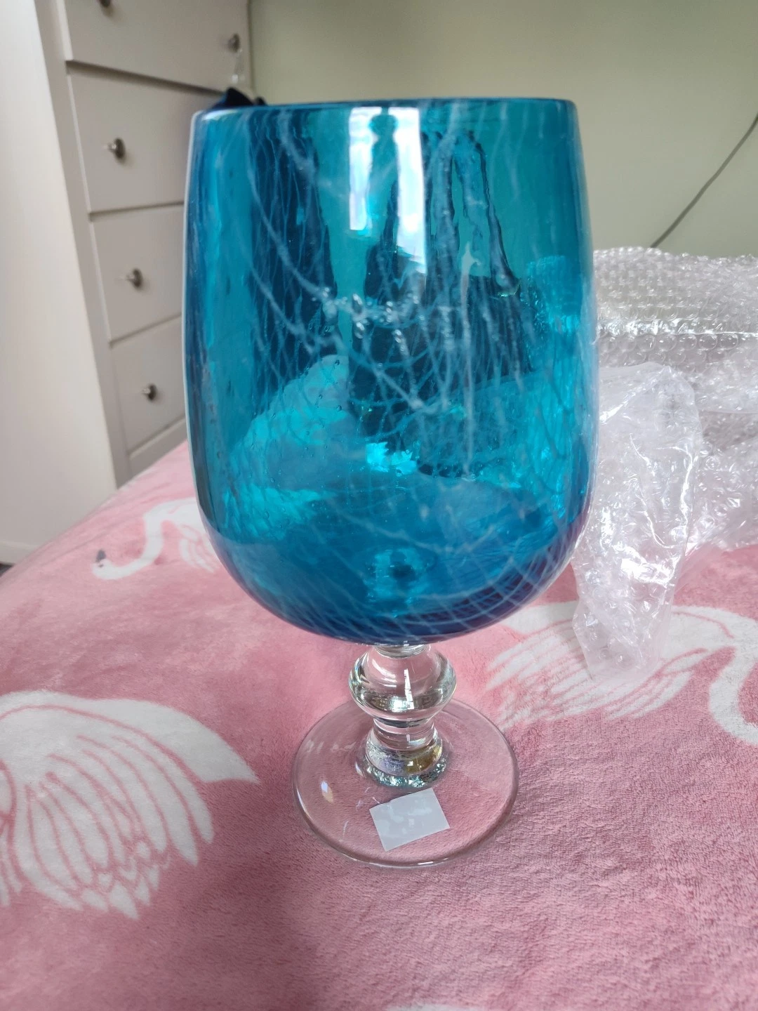 11 INCH BLUE FISHNET VASE NEW BY DIAMOND STAR COMPANY 27318376