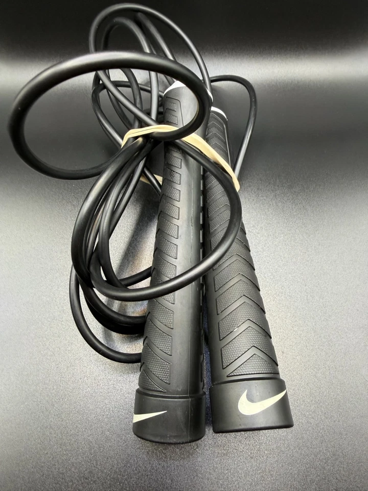 Nike Corda de Salto Fundamental Masculina (Preto/Branco) 9 pés Usada - Imagem 2 de 2