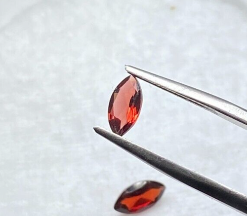 PAIR OF RED GARNET, MARQUISE, 8 X 4 MM, 1.25 CTS, MOZAMBIQUE, VVS/VS, UNTREATED - Picture 3 of 4